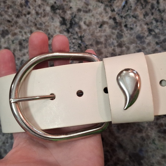 1980's White, 4in wide belt, 42 in. Long. I wore this in the 80's. Buckle is 3x3 - Picture 3 of 9